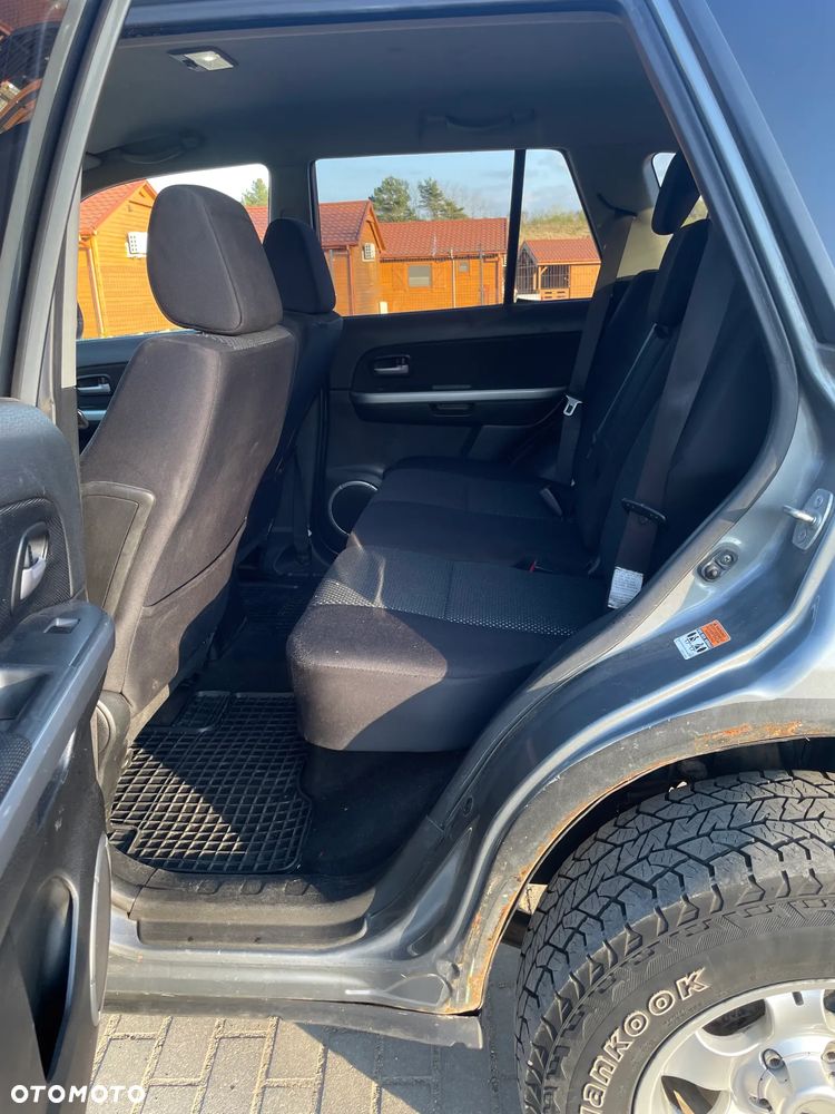 Suzuki Grand Vitara 2.0 - 7