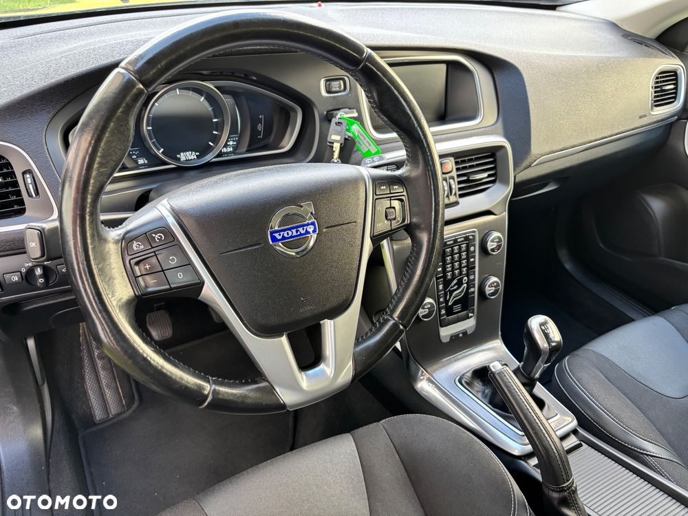 Volvo V40 D2 - 10