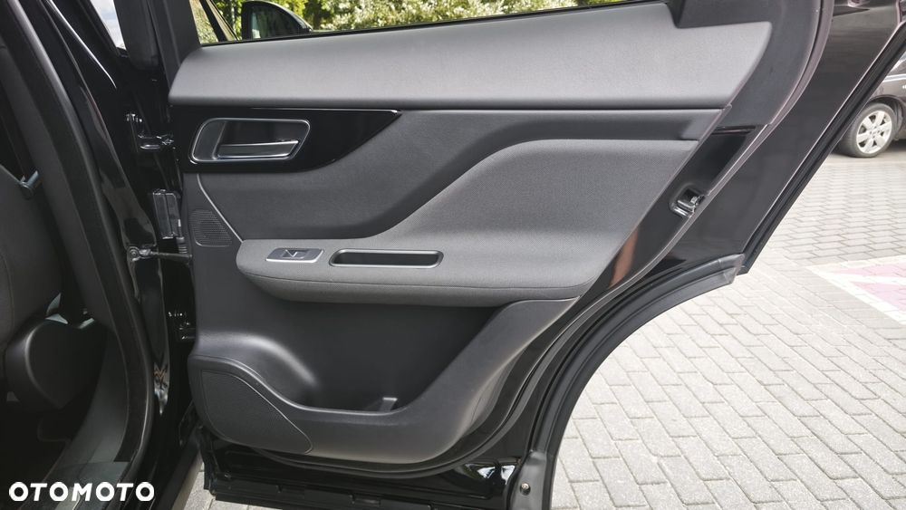 Jaguar F-Pace 2.0 i4D RWD Pure - 21