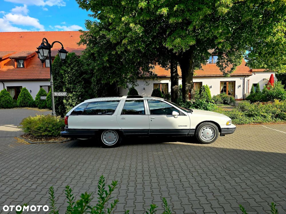 Oldsmobile Custom Cruiser - 39