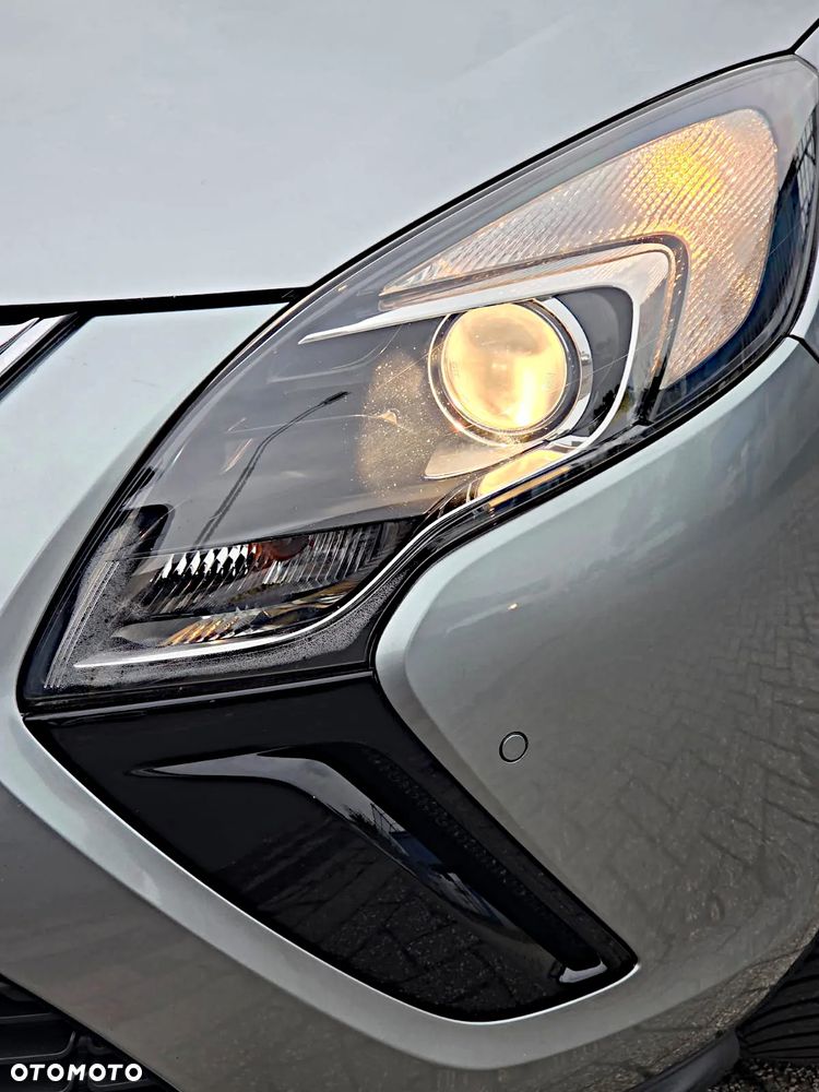 Opel Zafira - 10