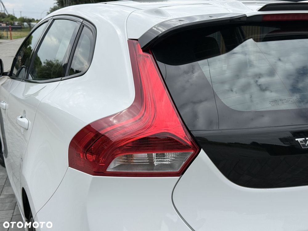 Volvo V40 - 25