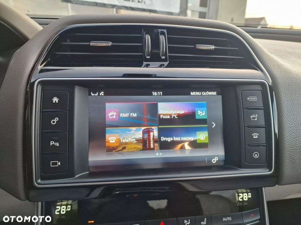 Jaguar XE 20d Prestige - 24