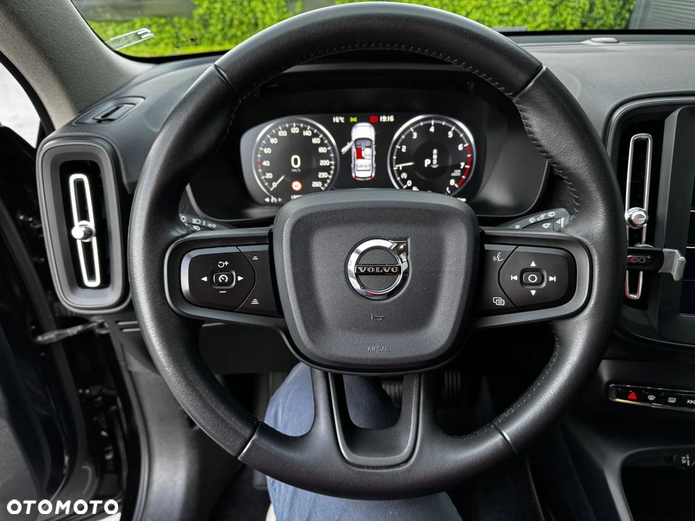 Volvo XC 40 T3 Momentum - 11