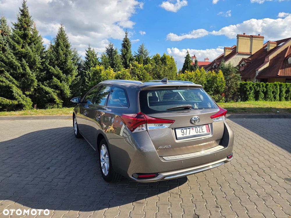 Toyota Auris 1.6 Premium Comfort - 4