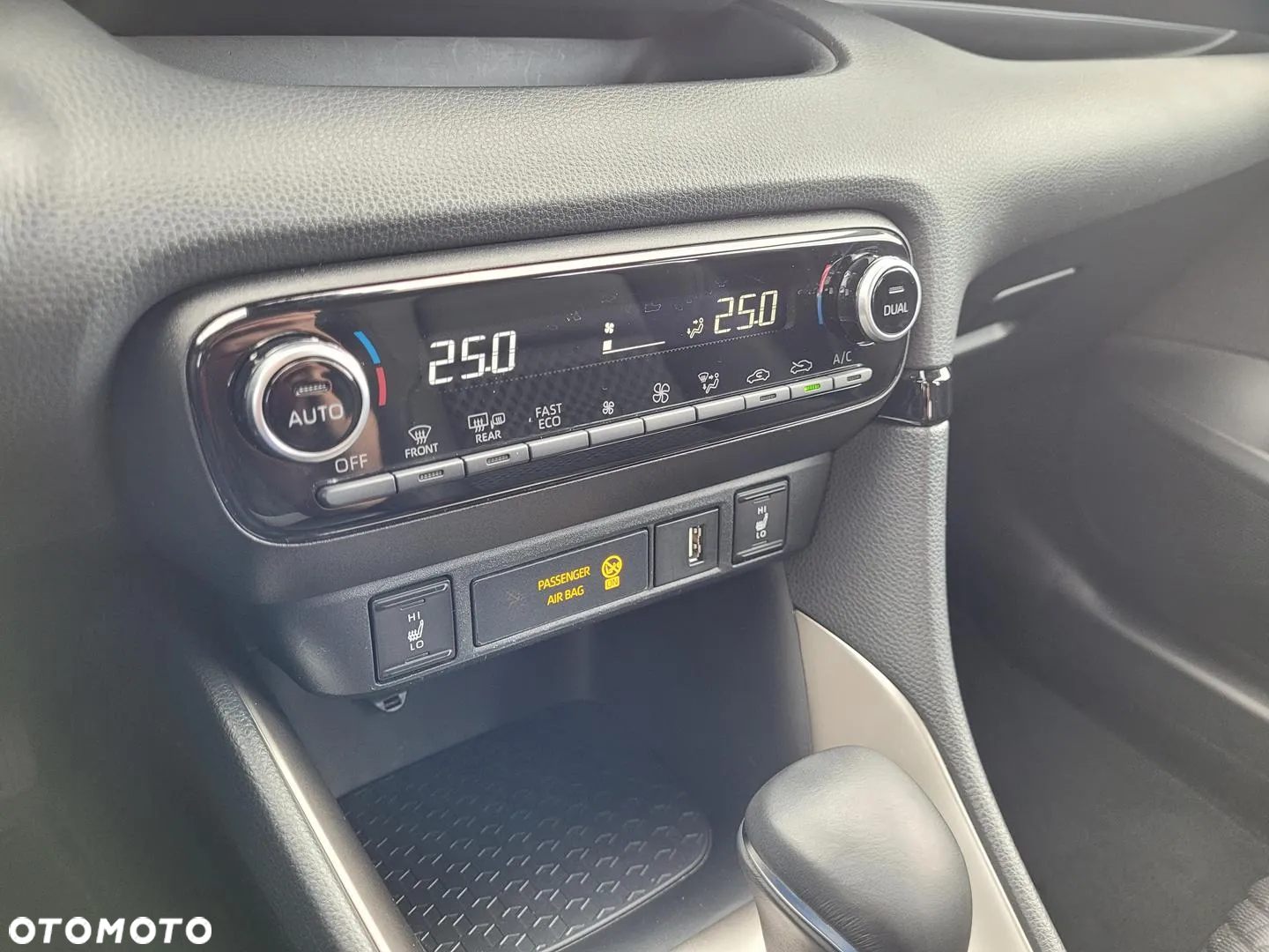 Mazda 2 Hybrid - 17