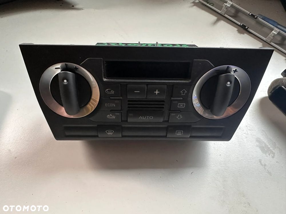 Panel klimatyzacji Audi A3 8P 8P0820043F - 2