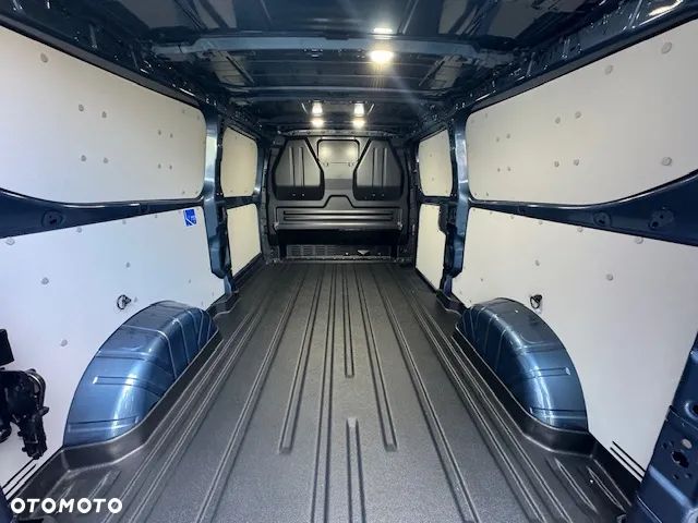Ford Custom van l2 - 13