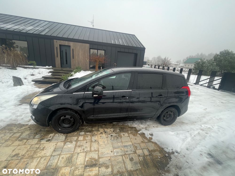 Peugeot 5008 - 8