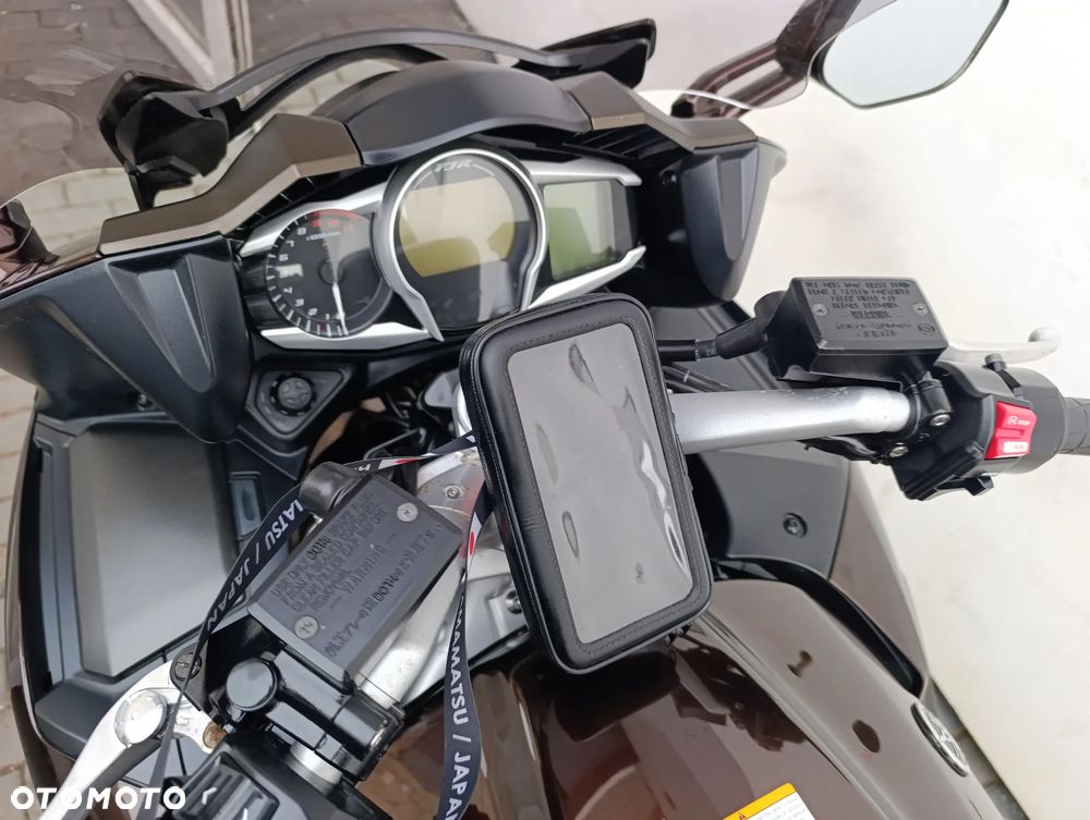 Yamaha FJR - 16