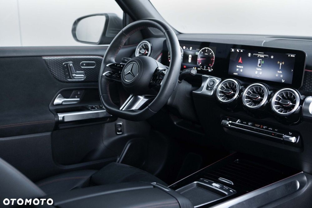 Mercedes-Benz GLB 200 d 4-Matic AMG Line 8G-DCT - 27