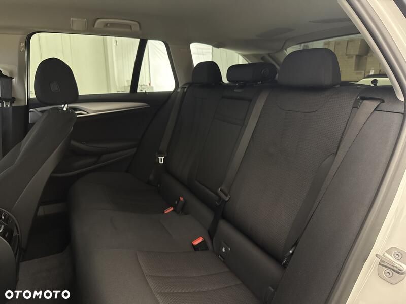 BMW Seria 5 520d xDrive mHEV - 19
