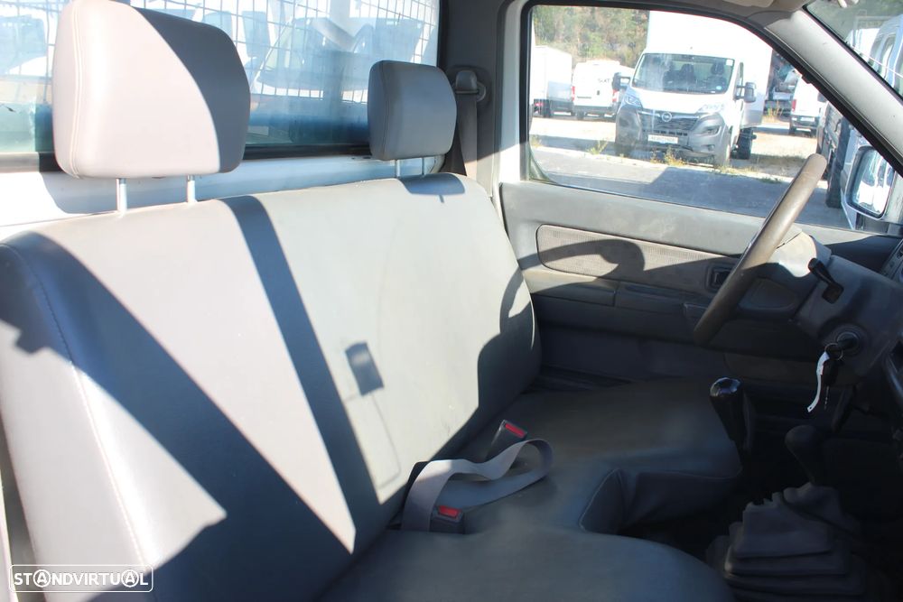 Nissan Pick Up 2.5 Di // 3 Lugares - 7