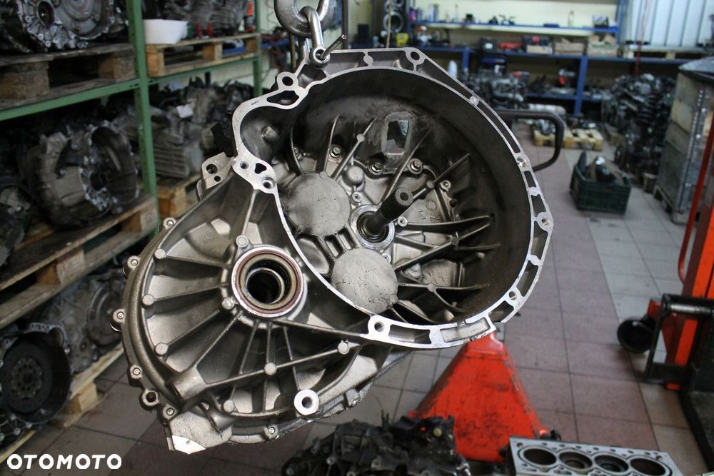 VOLVO V70 V60 S60 D2 SKRZYNIA MANUAL BG9R 7002 JCD - 1