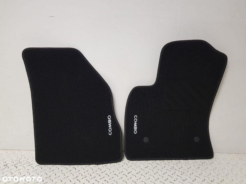 FABRYCZNIE NOWE PRZEDNIE ORYGINALNE DYWANIKI WELUROWE OPEL COMBO D 11-18 95599838 - 2