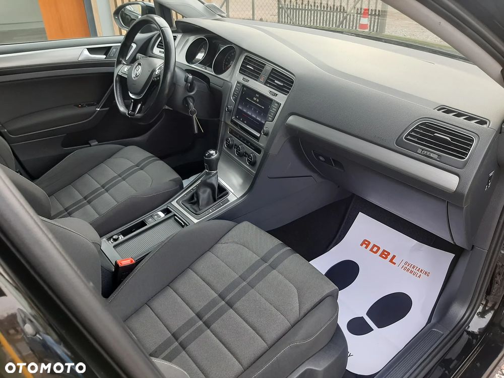Volkswagen Golf 1.6 TDI BlueMotion Comfortline - 17