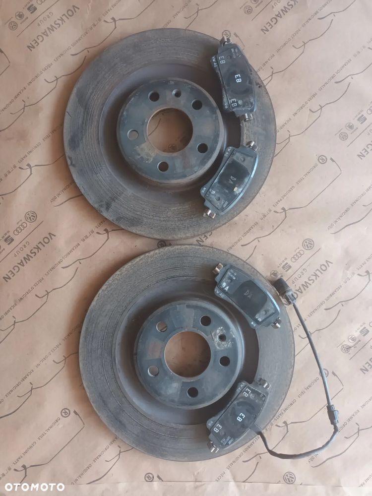 Audi A4 B9 8W komplet Tarcze Hamulcowe klocki tył 8W0615601K 330mm 72KM