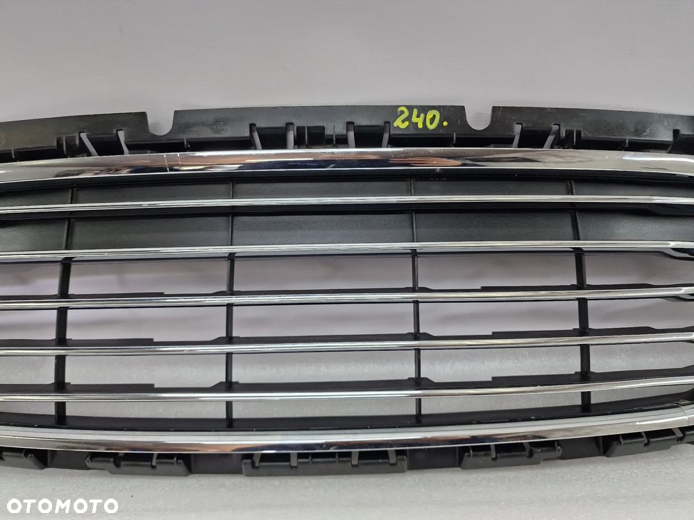 FORD FIESTA MK8 17- ATRAPA / GRILL / KRATKA ŚRODKOWA ZDEZRAKA PRZEDNIEGO PRZÓD , NR H1BB-8200-B , NR AUKCJI KR240 - 4