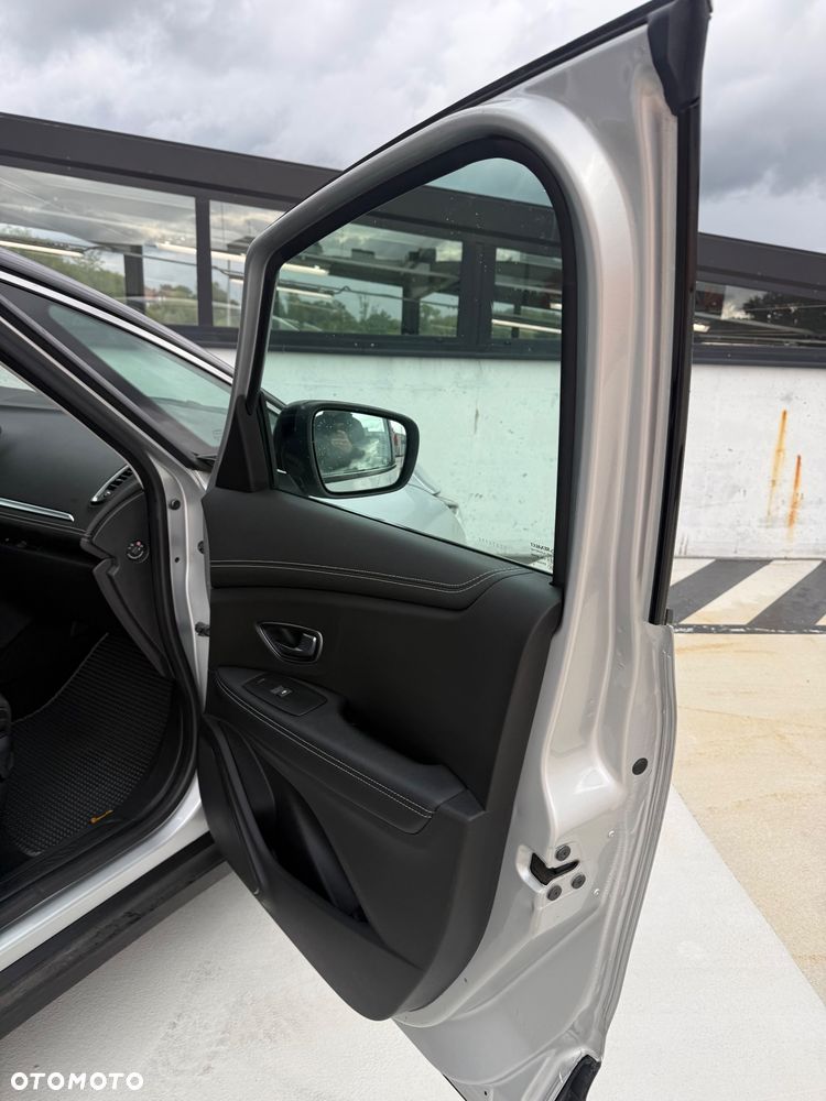Renault Scenic TCe 140 GPF EDC BLACK EDITION - 32