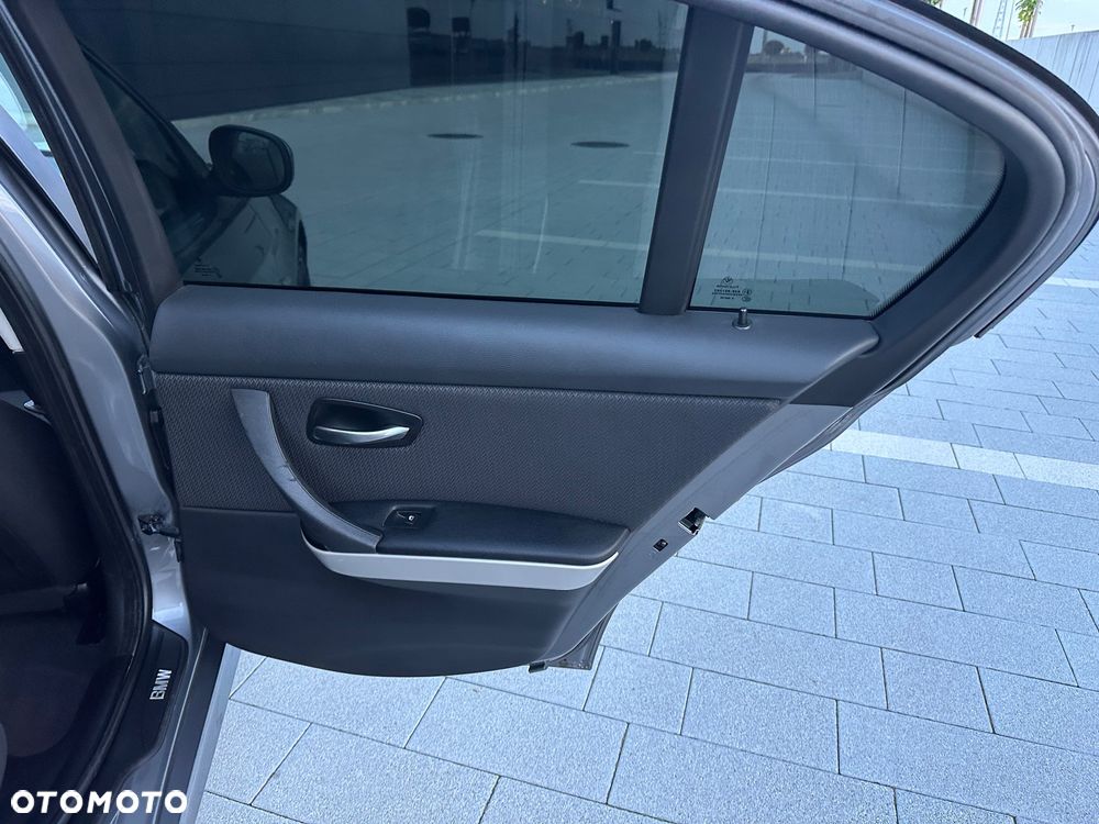 BMW Seria 3 320d DPF Edition Fleet Lifestyle - 17