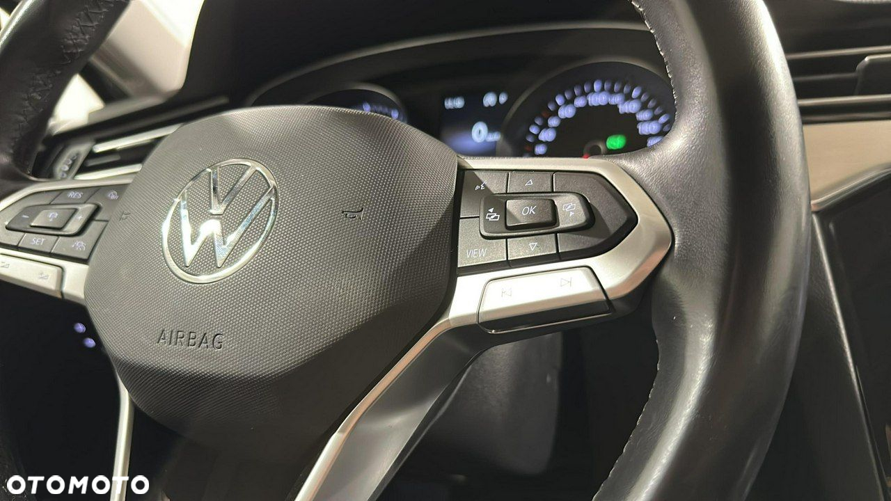 Volkswagen Passat - 20