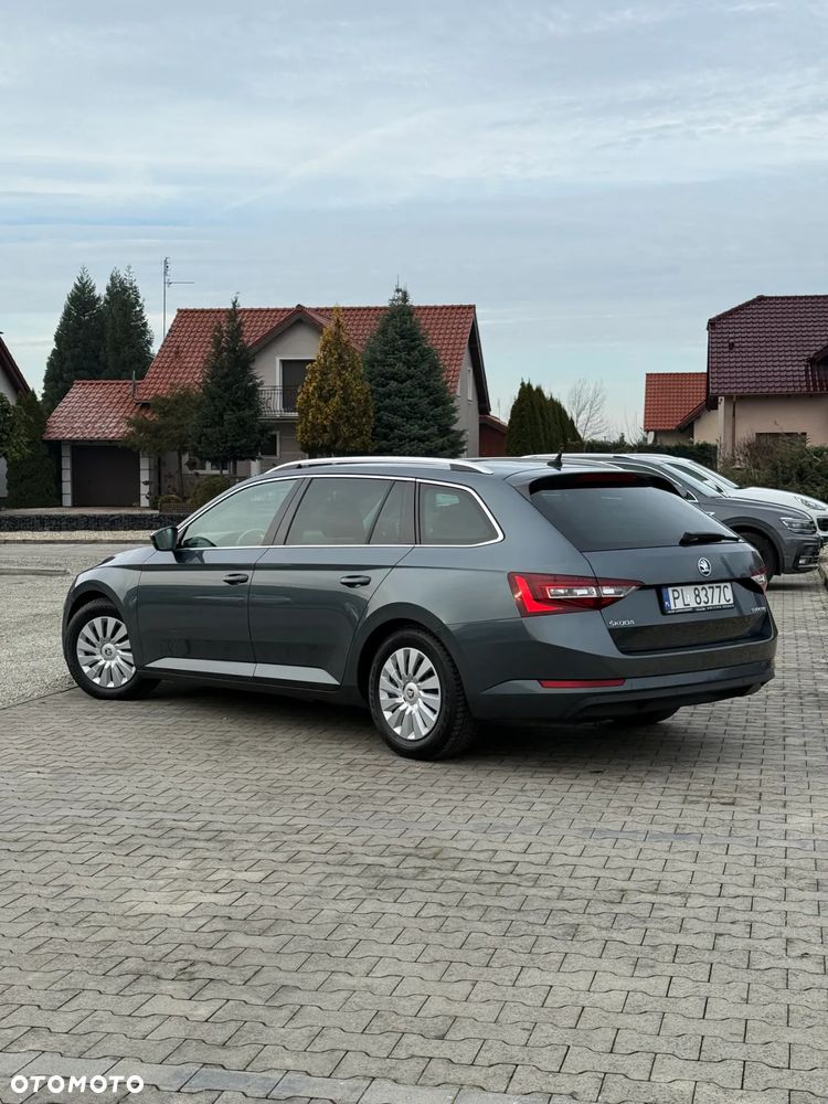 Skoda Superb 2.0 TDI Style DSG - 4
