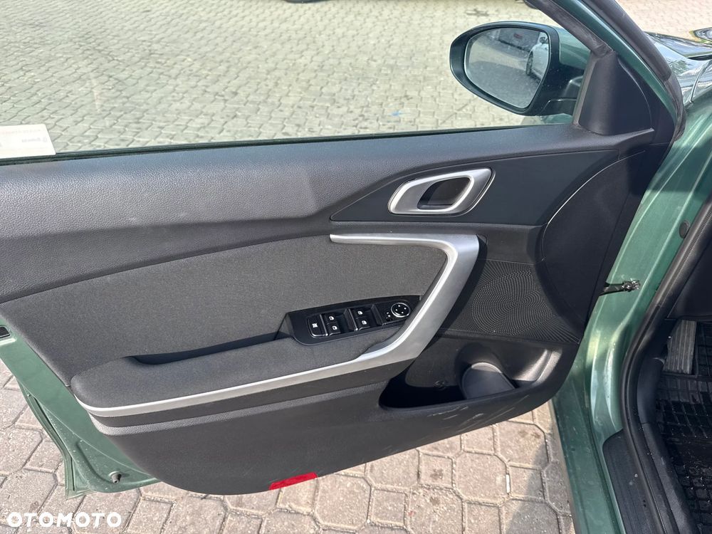 Kia Ceed 1.5 T-GDI M DCT - 11