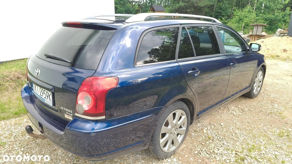 Toyota Avensis 2.0 D-4D Sol - 2