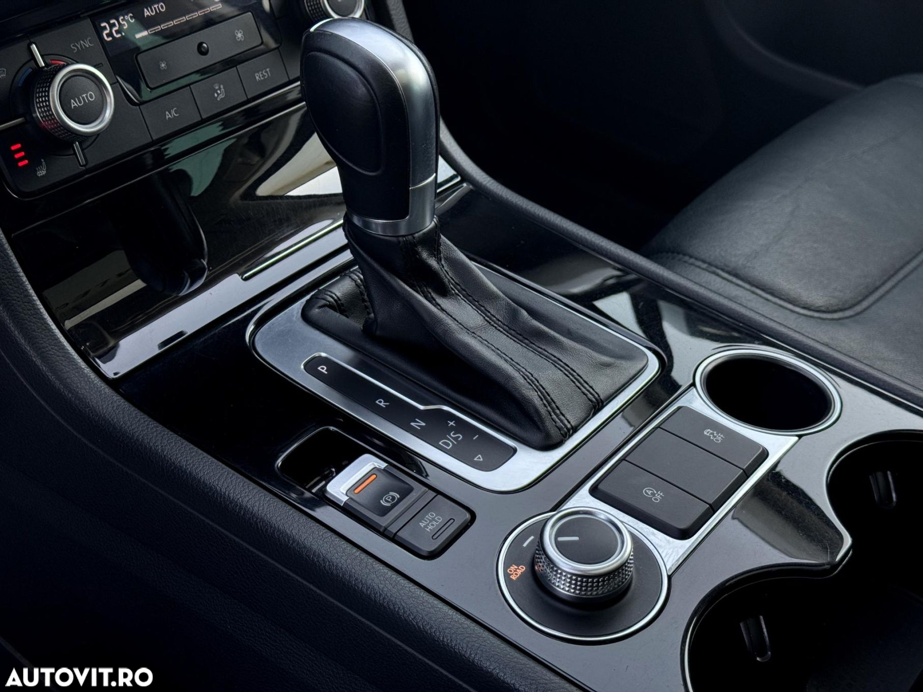 Volkswagen Touareg - 12