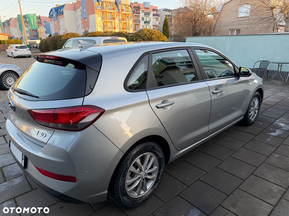 Hyundai i30 1.5 DPI Classic + - 6