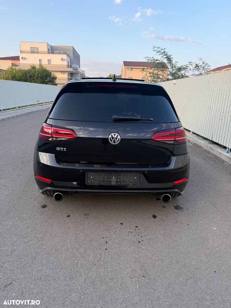 Volkswagen Golf - 9