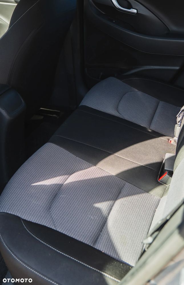 Hyundai i30 1.5 DPI Classic + - 23