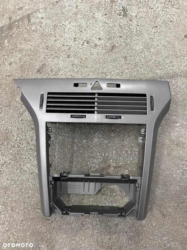 OPEL ASTRA H PANEL ŚRODKOWY 331985437