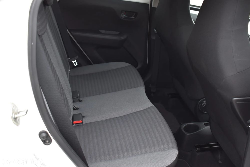 Toyota Aygo x.shift x-play connect - 17