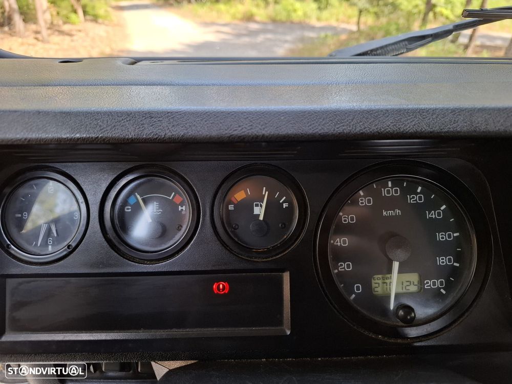 Land Rover Defender 90 2.5 Td5 Soft Top - 5