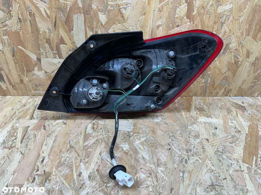 Tylna lewa lampa Mitsubishi spacestar - 4