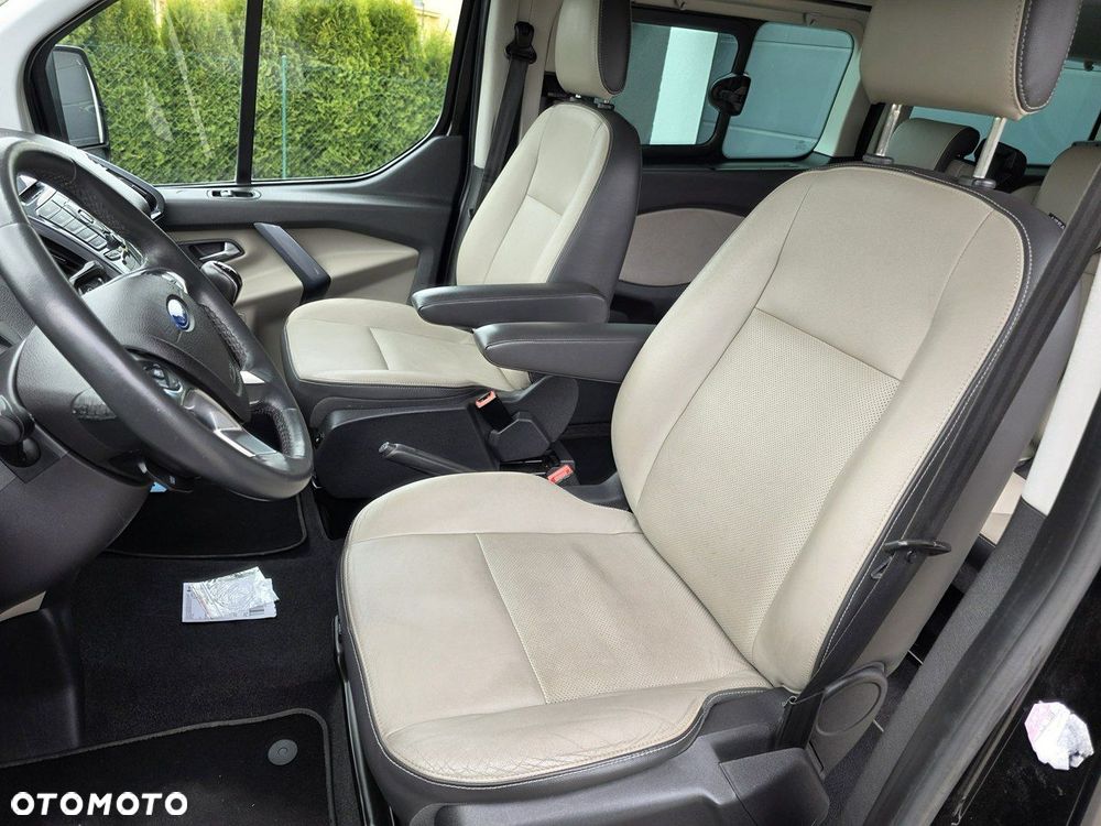 Ford Tourneo Custom - 12