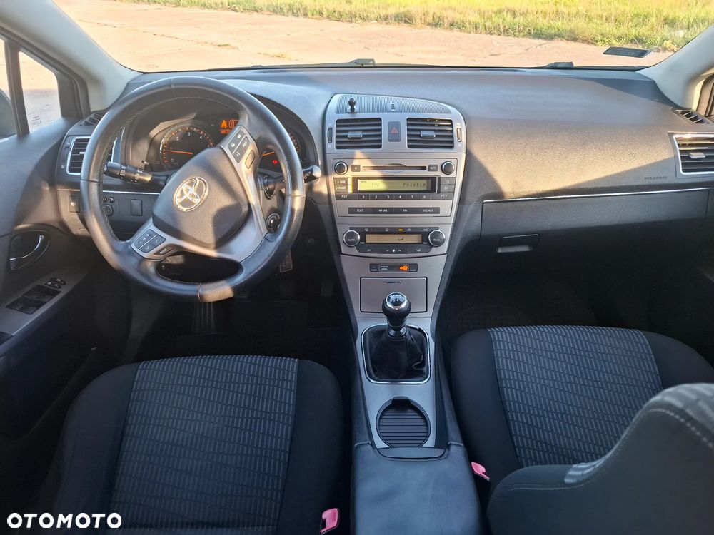 Toyota Avensis 2.0 D-4D Luna - 2