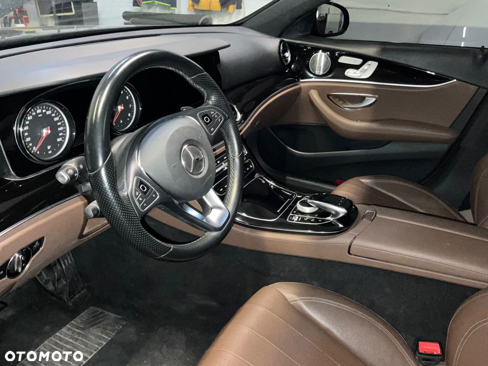 Mercedes-Benz Klasa E 300 9G-TRONIC - 10