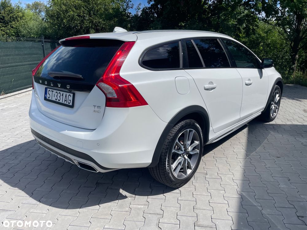 Volvo V60 Cross Country T5 AWD Summum - 3