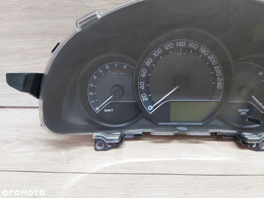 Toyota Auris II licznik zegary 1,33 vvti EU 83800-0Z250 - 2