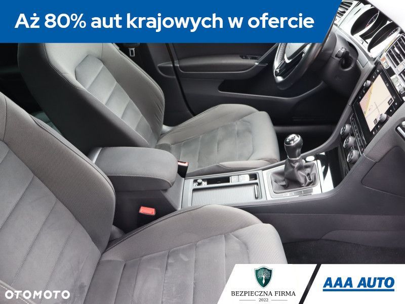 Volkswagen Golf - 10