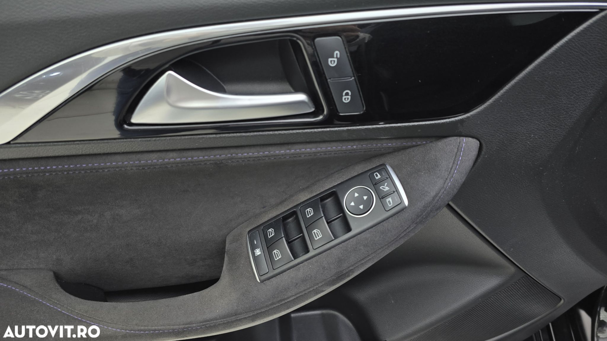 Infiniti Q30 - 11