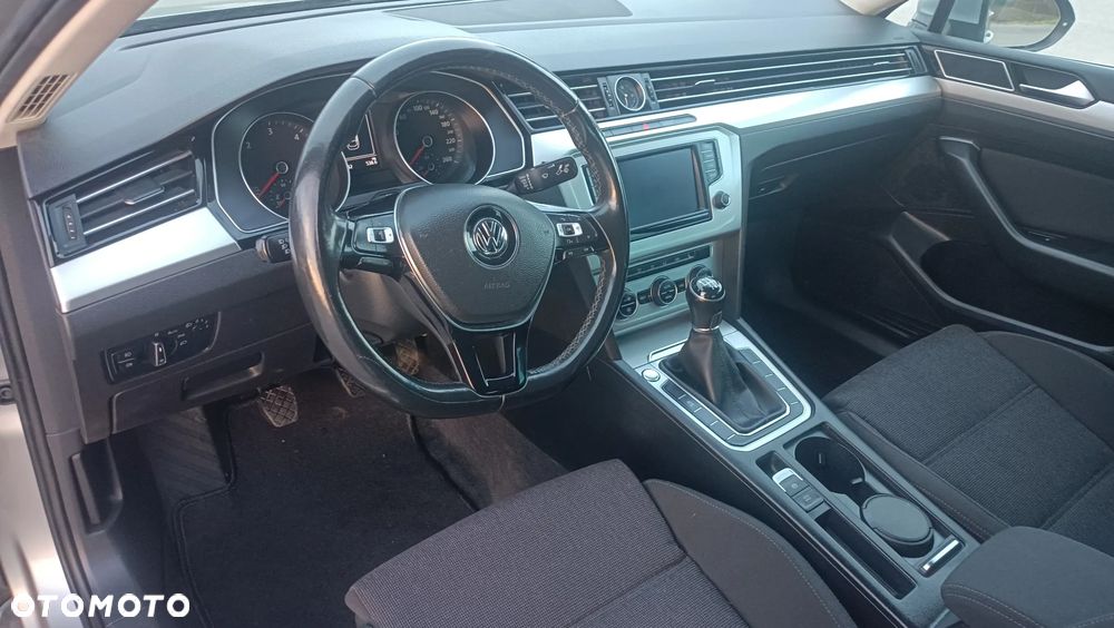 Volkswagen Passat 2.0 TDI (BlueMotion Technology) Comfortline - 12
