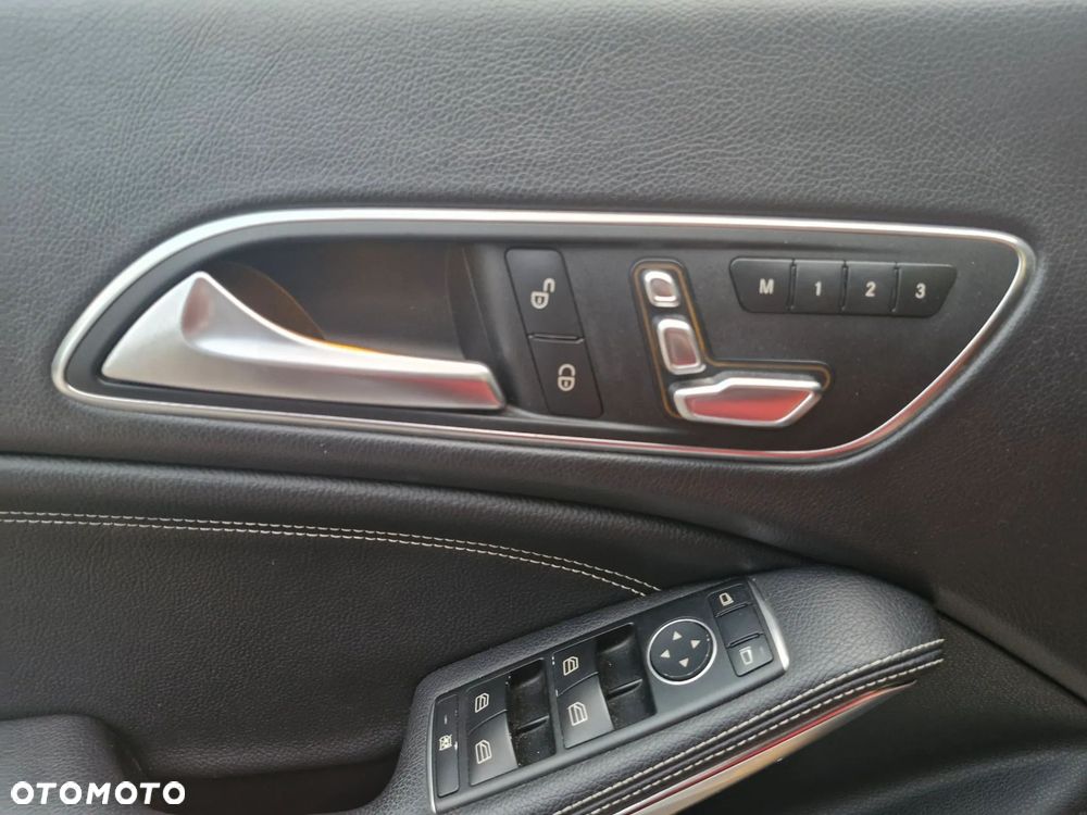 Mercedes-Benz CLA 250 4Matic 7G-DCT UrbanStyle Edition - 11