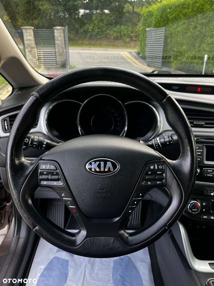 Kia Ceed 1.6 CRDi 128 Dream Team Edition - 12