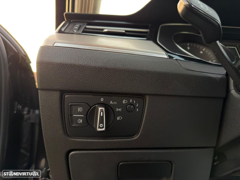 VW Passat Variant 2.0 TDi Highline - 23