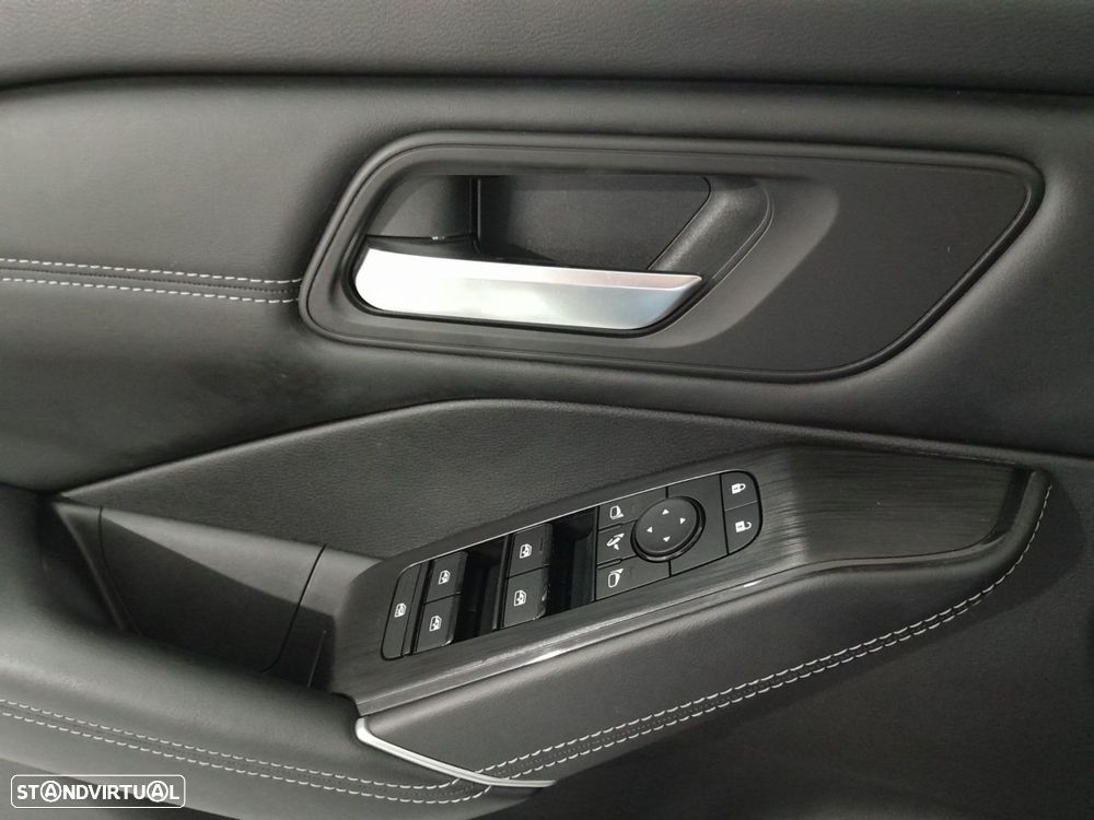 Nissan Qashqai 1.3 DIG-T N-Connecta LED Xtronic — fotografia 18