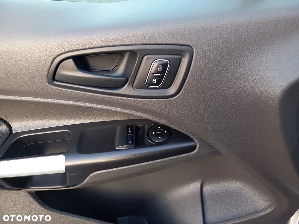 Ford Transit Connect - 23
