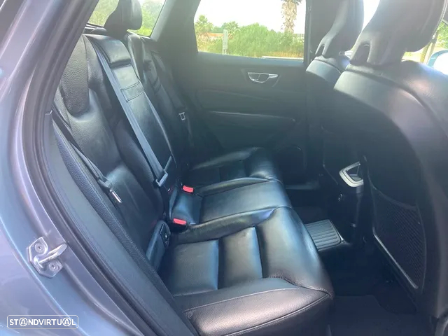 Volvo XC 60 2.0 T6 PHEV Inscription AWD - 47